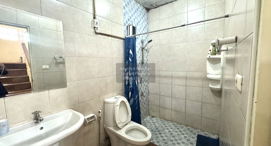 Casa adosada en venta de 3 habitaciones en Bang Khae, Bangkok