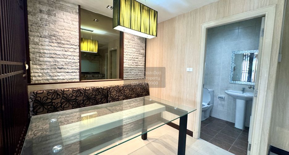 Casa adosada en venta de 3 habitaciones en Bang Khae, Bangkok
