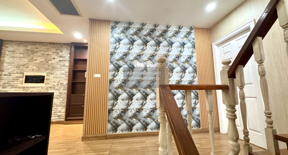 Casa adosada en venta de 3 habitaciones en Bang Khae, Bangkok