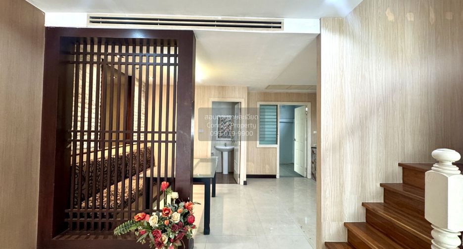 Casa adosada en venta de 3 habitaciones en Bang Khae, Bangkok