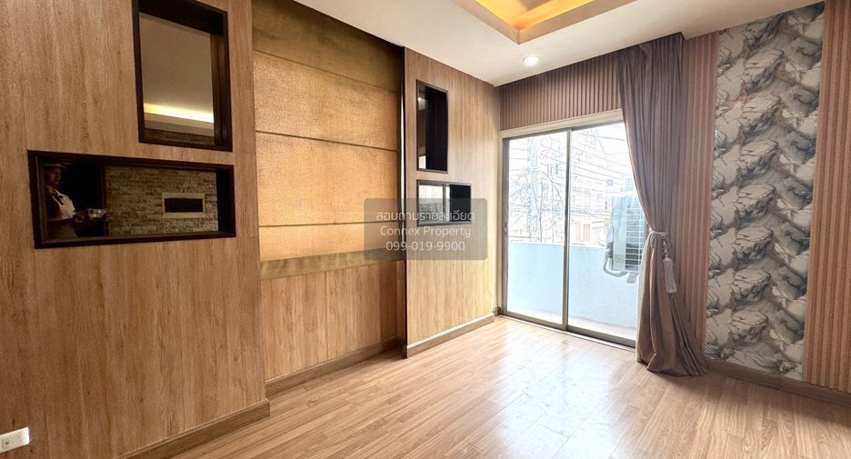Casa adosada en venta de 3 habitaciones en Bang Khae, Bangkok