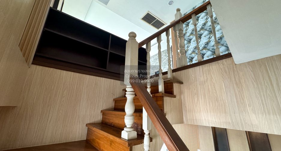 Casa adosada en venta de 3 habitaciones en Bang Khae, Bangkok