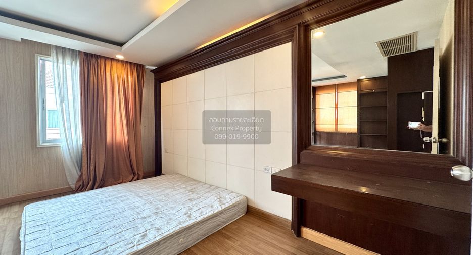 Casa adosada en venta de 3 habitaciones en Bang Khae, Bangkok
