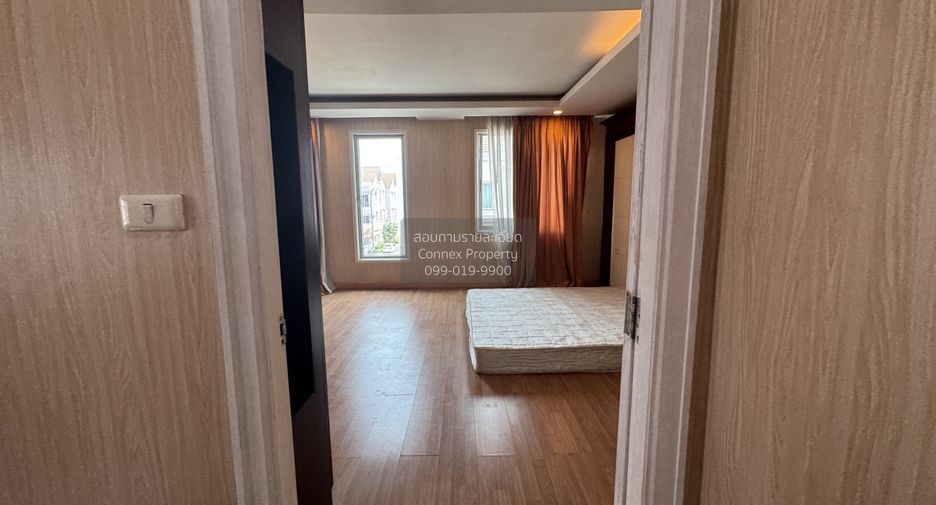 Casa adosada en venta de 3 habitaciones en Bang Khae, Bangkok