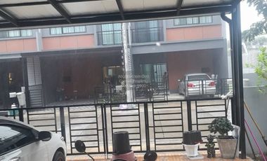 Casa adosada en venta de 3 habitaciones en Bang Kruai, Nonthaburi