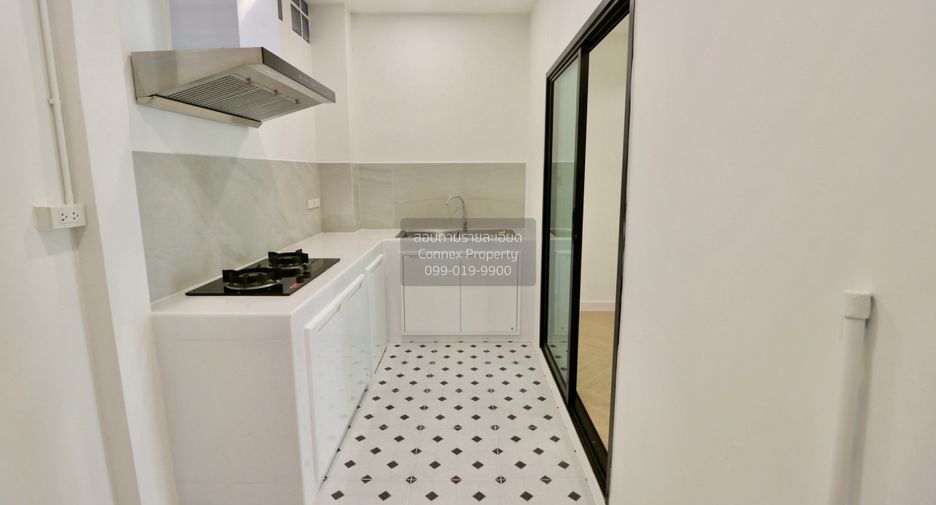 For sale 4 bedrooms townhouse in Nong Khaem, Bangkok