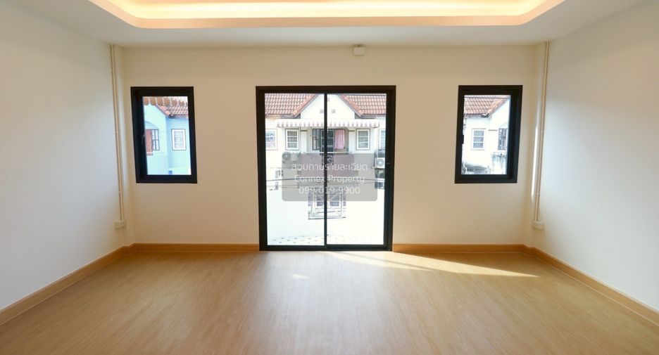 For sale 4 bedrooms townhouse in Nong Khaem, Bangkok