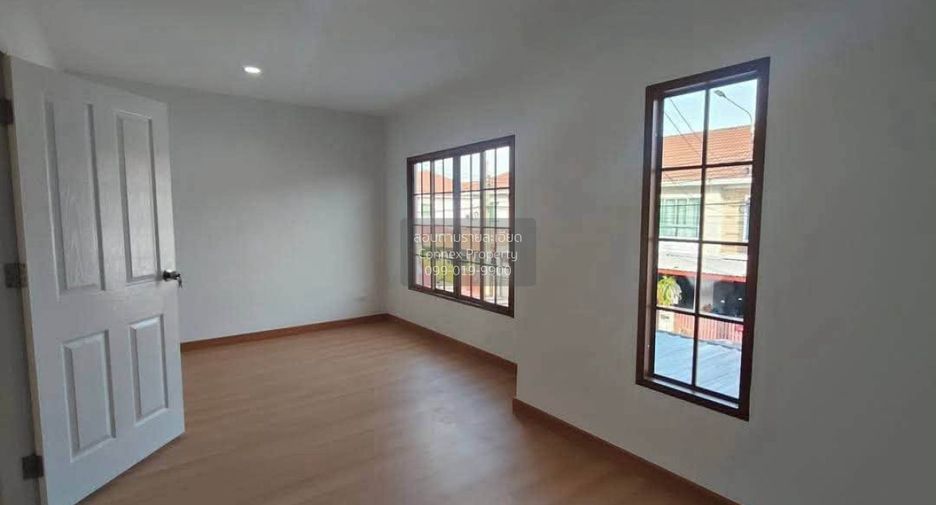 Casa adosada en venta de 3 habitaciones en Bang Kruai, Nonthaburi