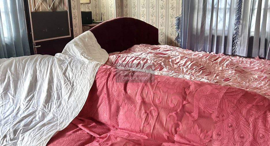 For sale 4 bedrooms townhouse in Nong Khaem, Bangkok