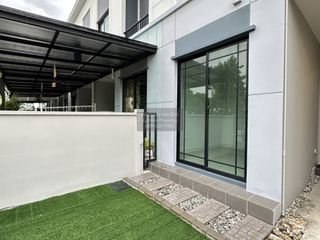 出售 3 卧室 联排别墅 在 Mueang Pathum Thani, Pathum Thani