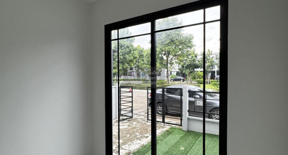 For sale 3 bedrooms townhouse in Mueang Pathum Thani, Pathum Thani