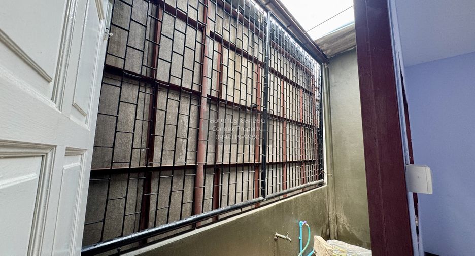 For sale 2 bedrooms townhouse in Bang Khae, Bangkok