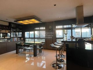 For sale 3 bedrooms condo in Phaya Thai, Bangkok