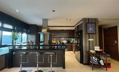 For sale 3 bedrooms condo in Phaya Thai, Bangkok