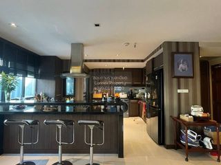 For sale 3 bedrooms condo in Phaya Thai, Bangkok
