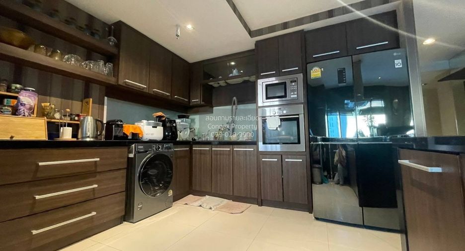 For sale 3 bedrooms condo in Phaya Thai, Bangkok