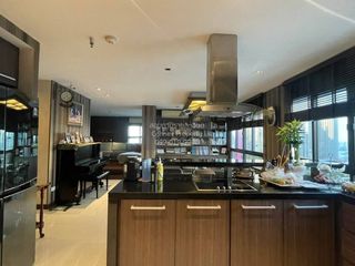 For sale 3 bedrooms condo in Phaya Thai, Bangkok