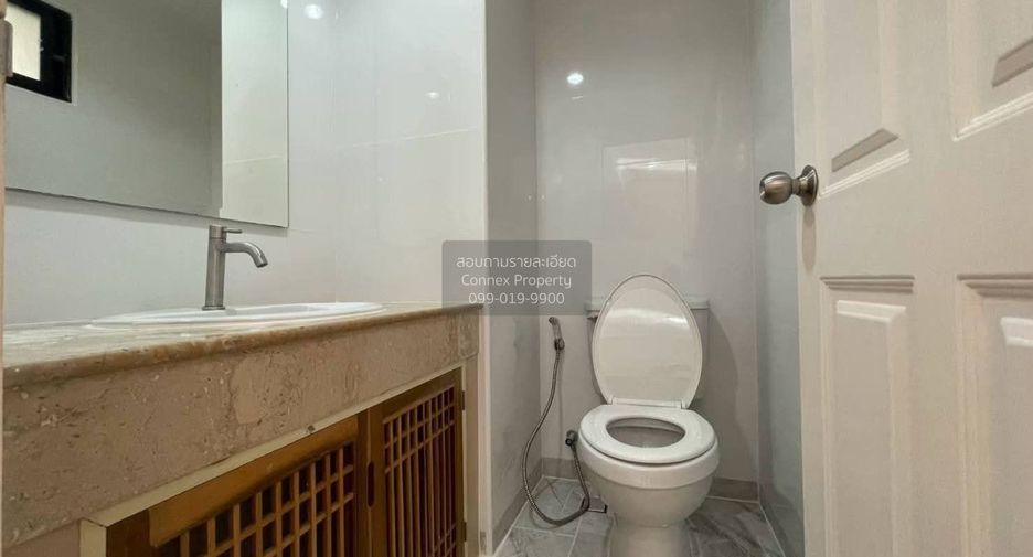 For sale 2 bedrooms condo in Phaya Thai, Bangkok