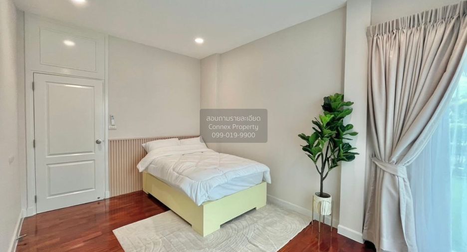 For sale 5 bedrooms house in Khan Na Yao, Bangkok