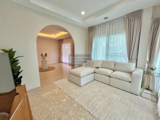 For sale 5 bedrooms house in Khan Na Yao, Bangkok