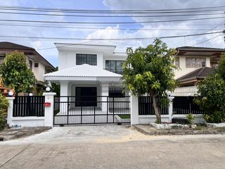 For sale 3 bedrooms house in Thawi Watthana, Bangkok