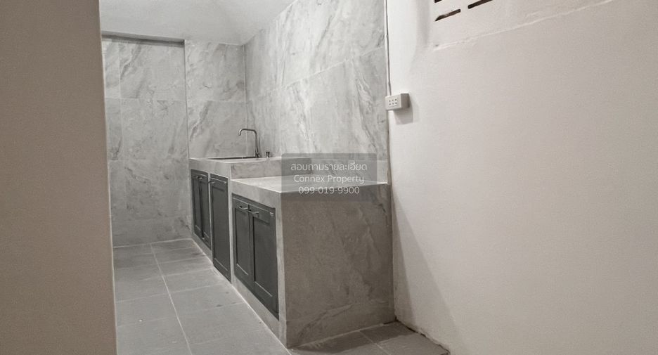 For sale 3 bedrooms house in Thawi Watthana, Bangkok