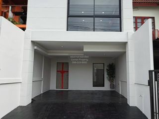 For sale 3 bedrooms townhouse in Wang Thonglang, Bangkok