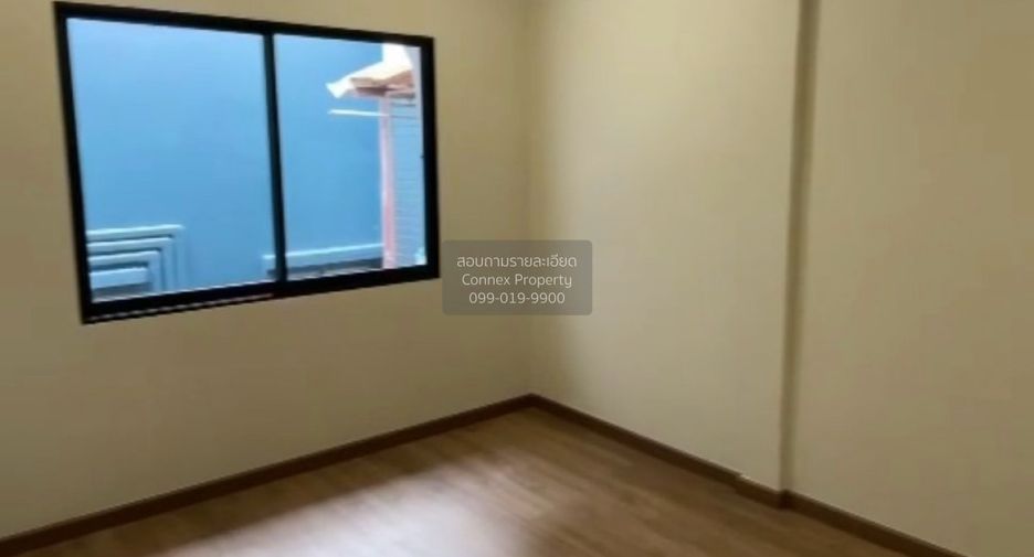Продажа 3 спальни таунхаус в Щанг Тхонгланг, Бангкок