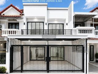 For sale 4 bedrooms townhouse in Huai Khwang, Bangkok