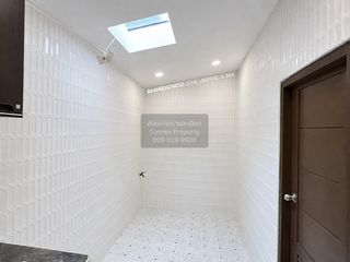 For sale 4 bedrooms townhouse in Huai Khwang, Bangkok