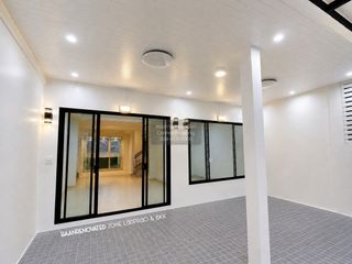 For sale 4 bedrooms townhouse in Huai Khwang, Bangkok