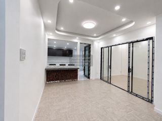 For sale 4 bedrooms townhouse in Huai Khwang, Bangkok