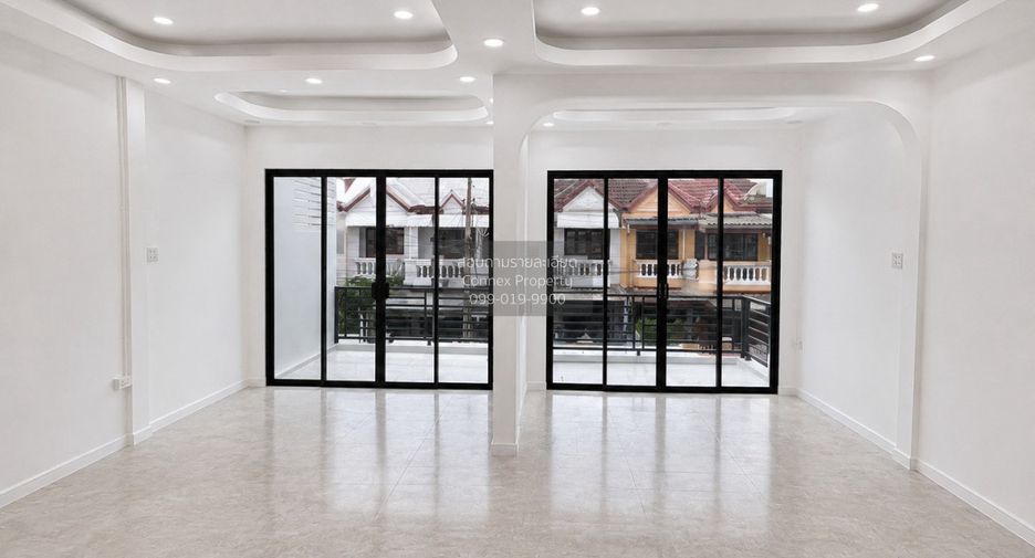 For sale 4 bedrooms townhouse in Huai Khwang, Bangkok