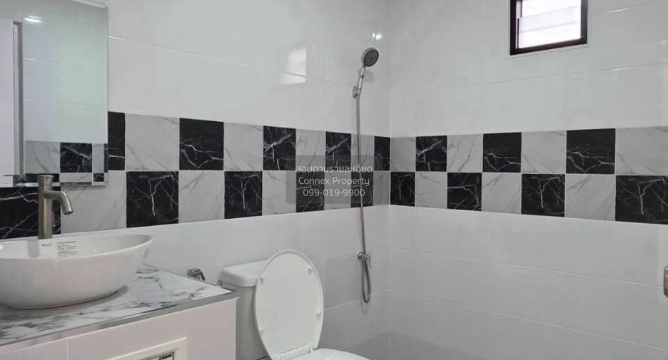 Casa adosada en venta de 3 habitaciones en Bang Bua Thong, Nonthaburi