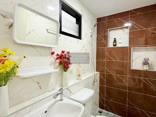 À vendre 2 chambres maison de ville à Khlong Sam Wa, Bangkok