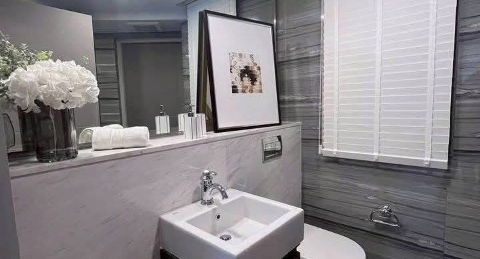Condo en alquiler de 3 habitaciones en Watthana, Bangkok