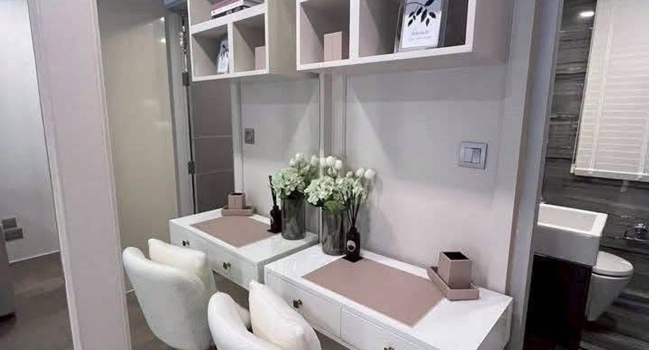 Condo en alquiler de 3 habitaciones en Watthana, Bangkok