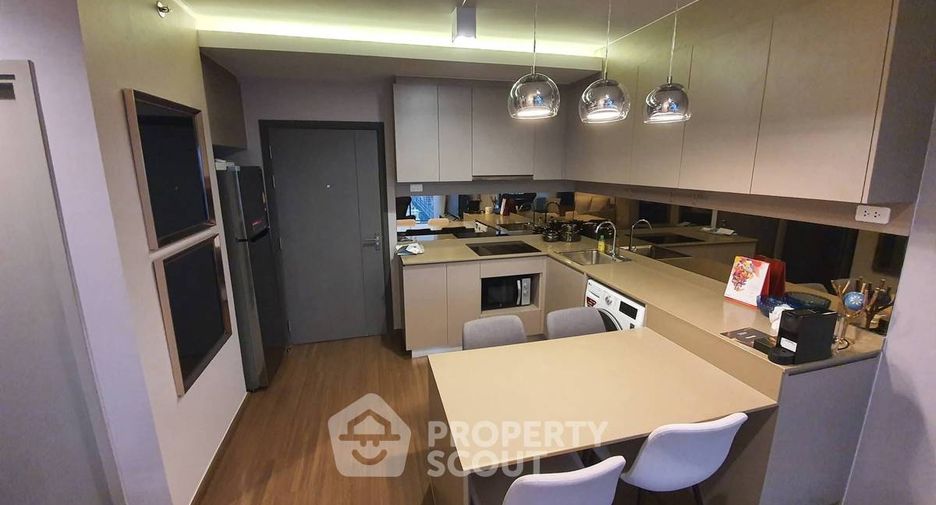 Condo en alquiler de 2 habitaciones en Phra Khanong, Bangkok