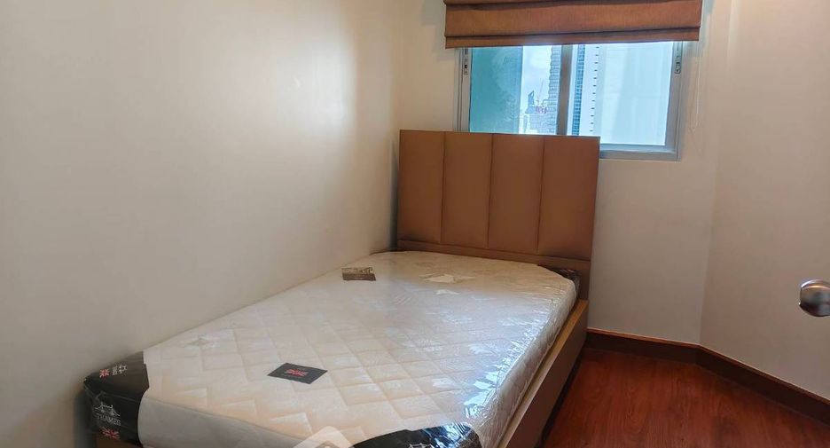 À louer 3 chambres condo à Huai Khwang, Bangkok