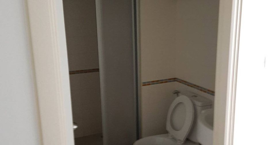 Condo en alquiler de 2 habitaciones en Huai Khwang, Bangkok