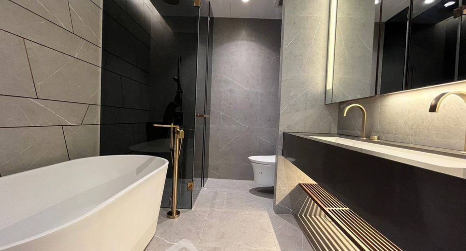 For rent 2 bedrooms condo in Khlong Toei, Bangkok