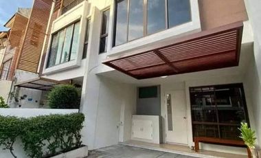 出租 3 卧室 联排别墅 在 Phra Khanong, 曼谷