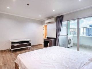 Condo en alquiler de 3 habitaciones en Watthana, Bangkok