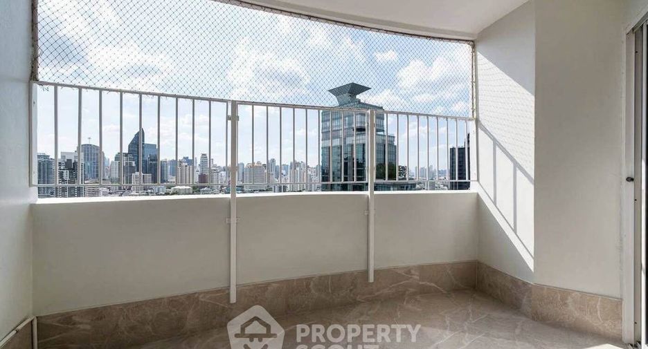 Condo en alquiler de 3 habitaciones en Watthana, Bangkok