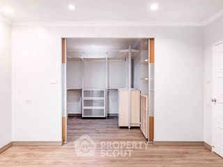Condo en alquiler de 3 habitaciones en Watthana, Bangkok