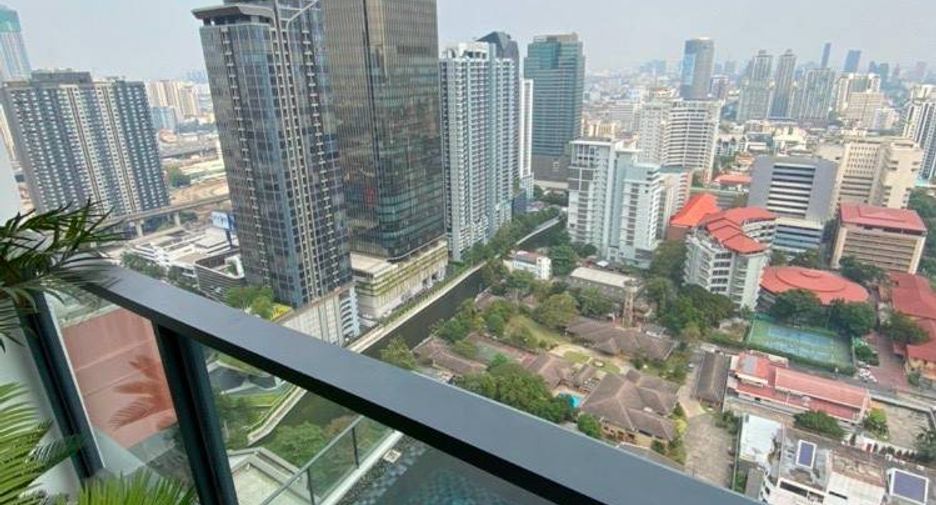 Condo en alquiler de 3 habitaciones en Watthana, Bangkok