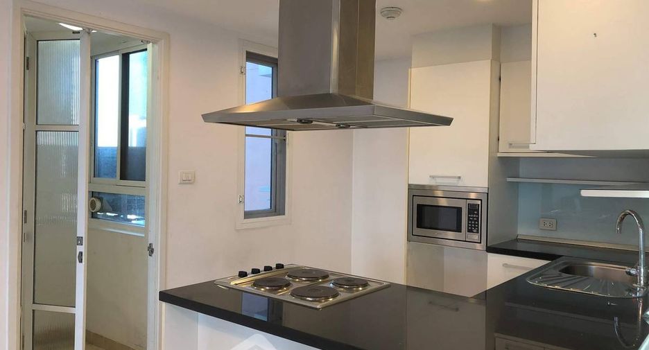 For rent 3 bedrooms condo in Khlong Toei, Bangkok