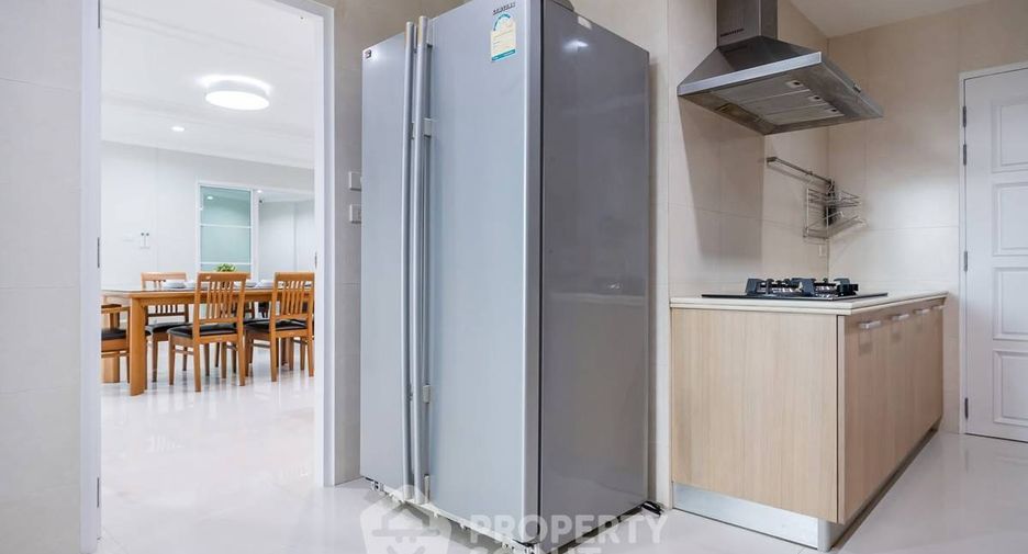 Condo en alquiler de 3 habitaciones en Watthana, Bangkok