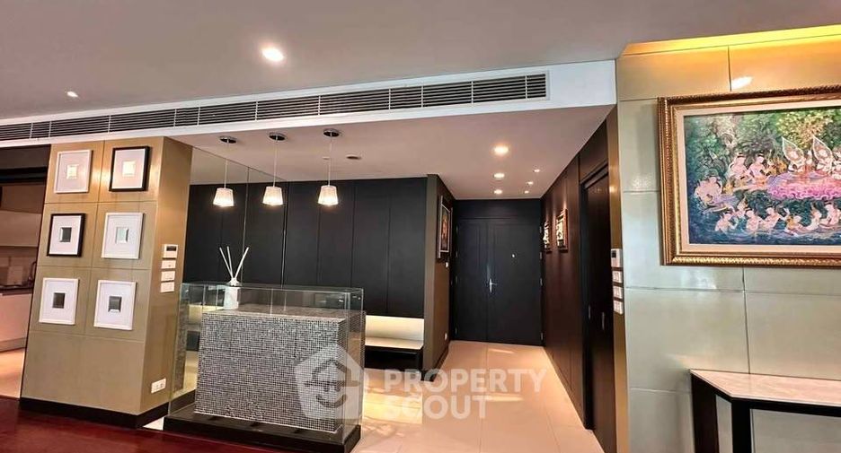 À louer 3 chambres condo à Pathum Wan, Bangkok