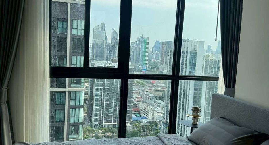 For rent 2 bedrooms condo in Huai Khwang, Bangkok